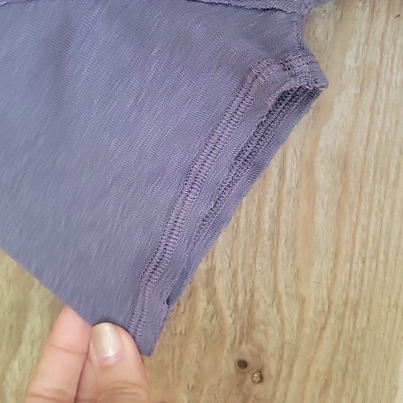 Michael Stars VNeck Raw Hem Tee Gray One Size - Picture 2 of 6